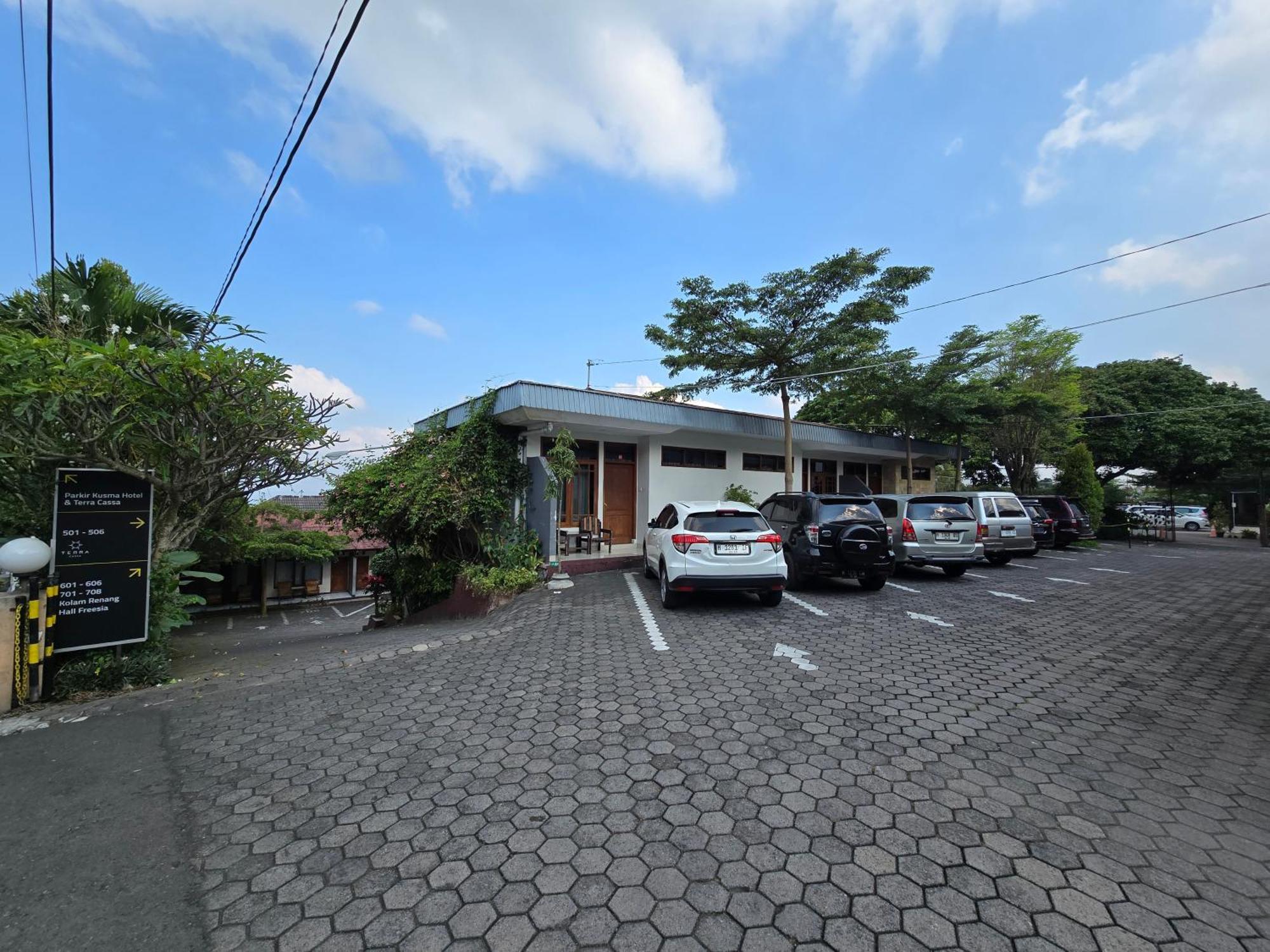 Kusma Hotel Bandungan Semarang Extérieur photo